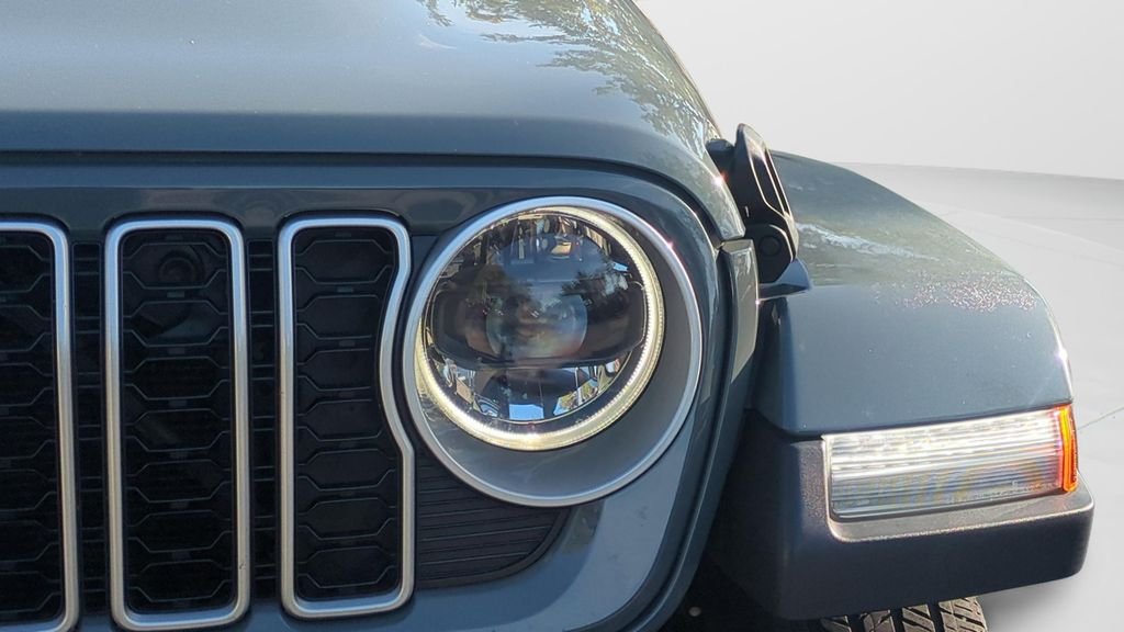 Used 2024 Gray Jeep Sahara image 25