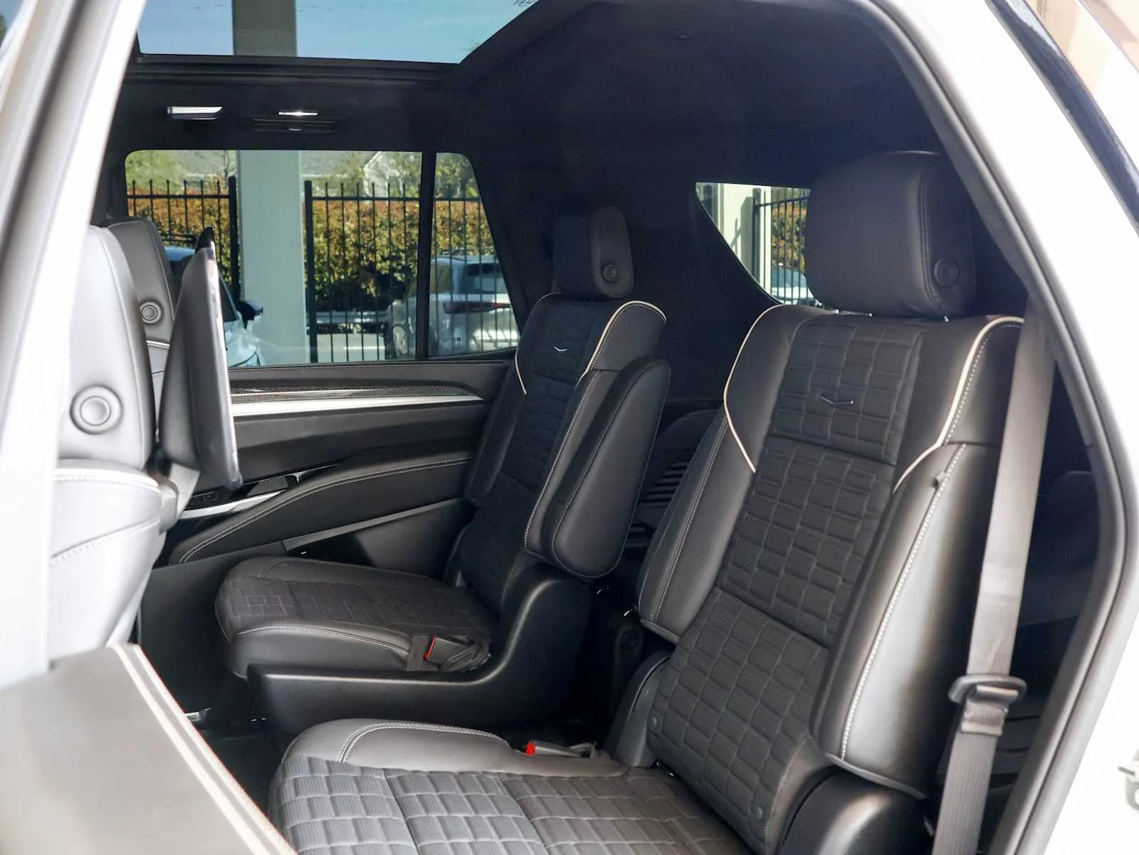 2025 Cadillac Escalade V-Series - Photo 22