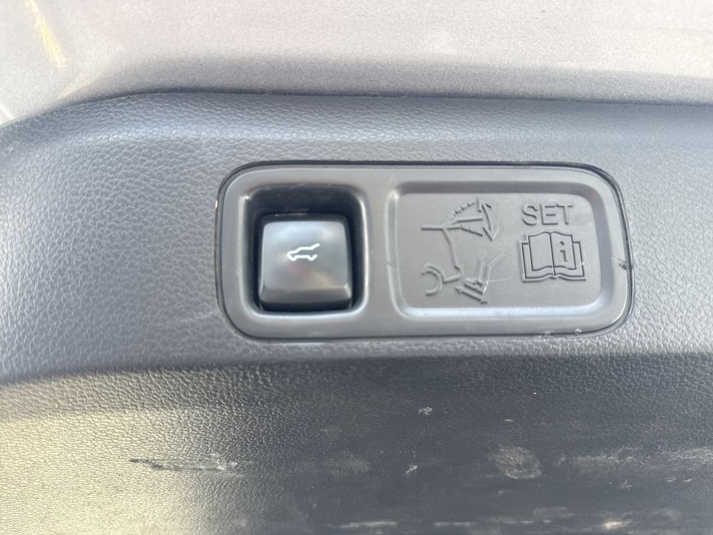 Used 2022 Silver Ford Limited image 35
