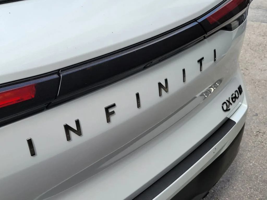 New 2027 2T RAD WHT INFINITI Autograph AWD image 5