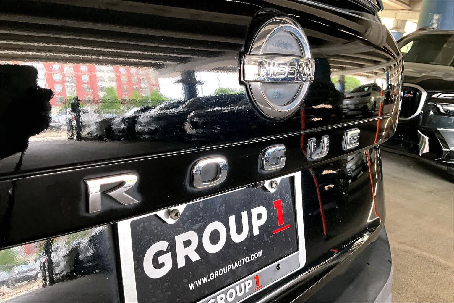 Used 2021 Super Black Nissan S image 9