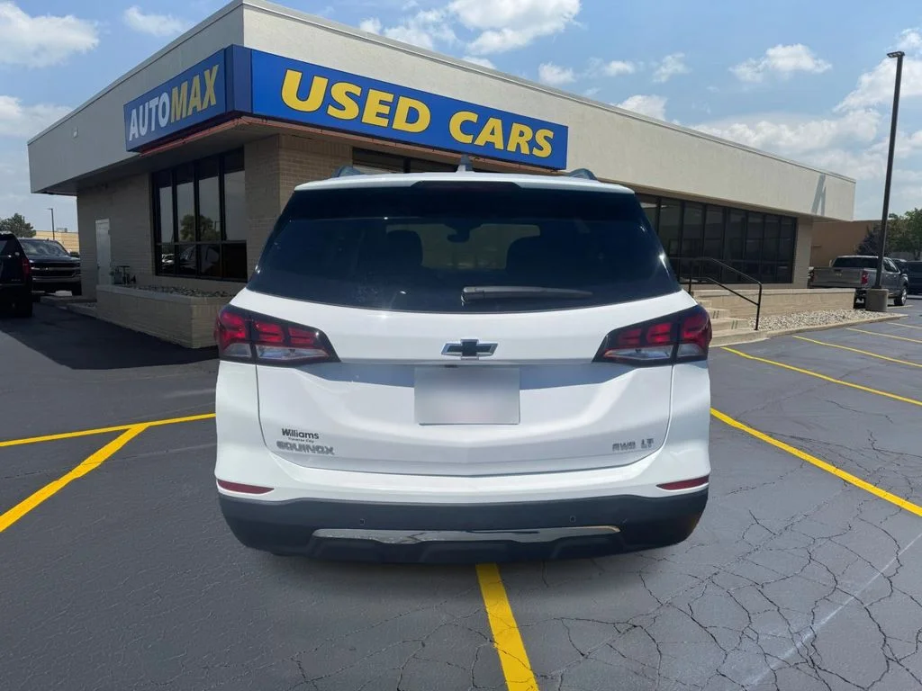 Used 2024 Summit White Chevrolet LT image 6