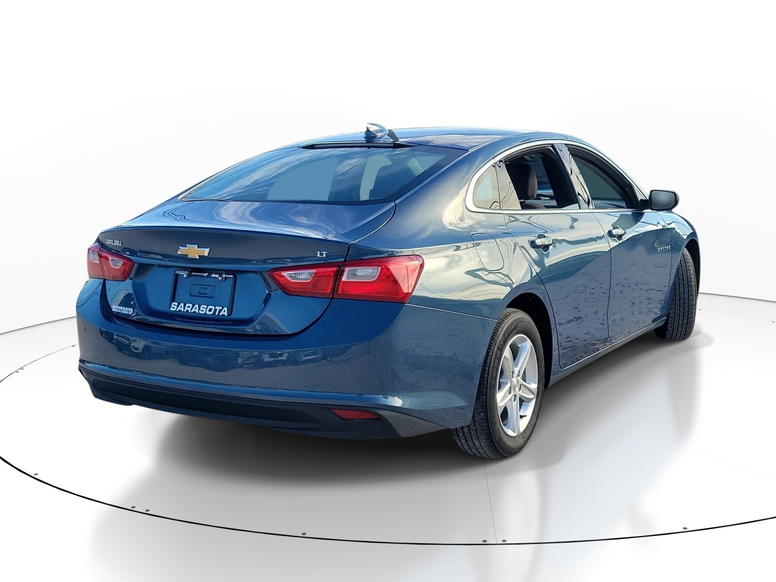 Used 2024 Lakeshore Blue Metallic Chevrolet LT image 6