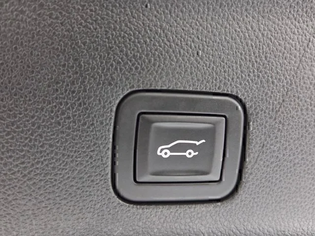 Used 2025 Black Chevrolet Z71 image 13