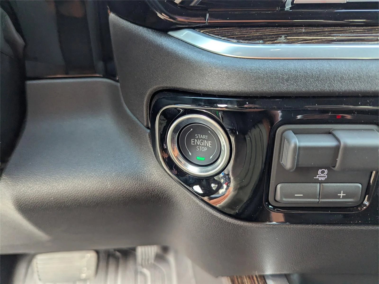 New 2026 Summit White GMC Elevation image 18