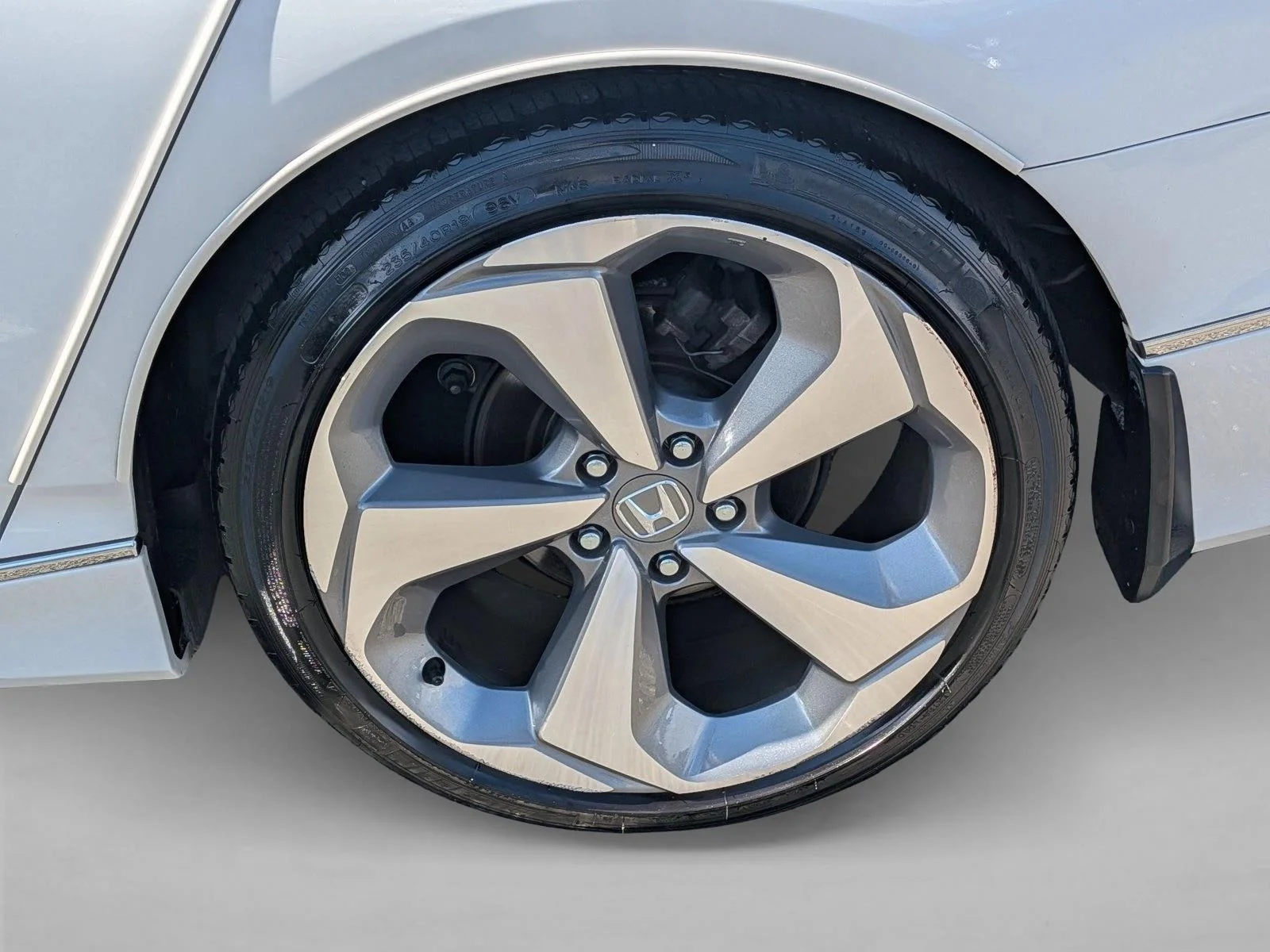 Used 2018 White Honda Touring 1.5T image 22
