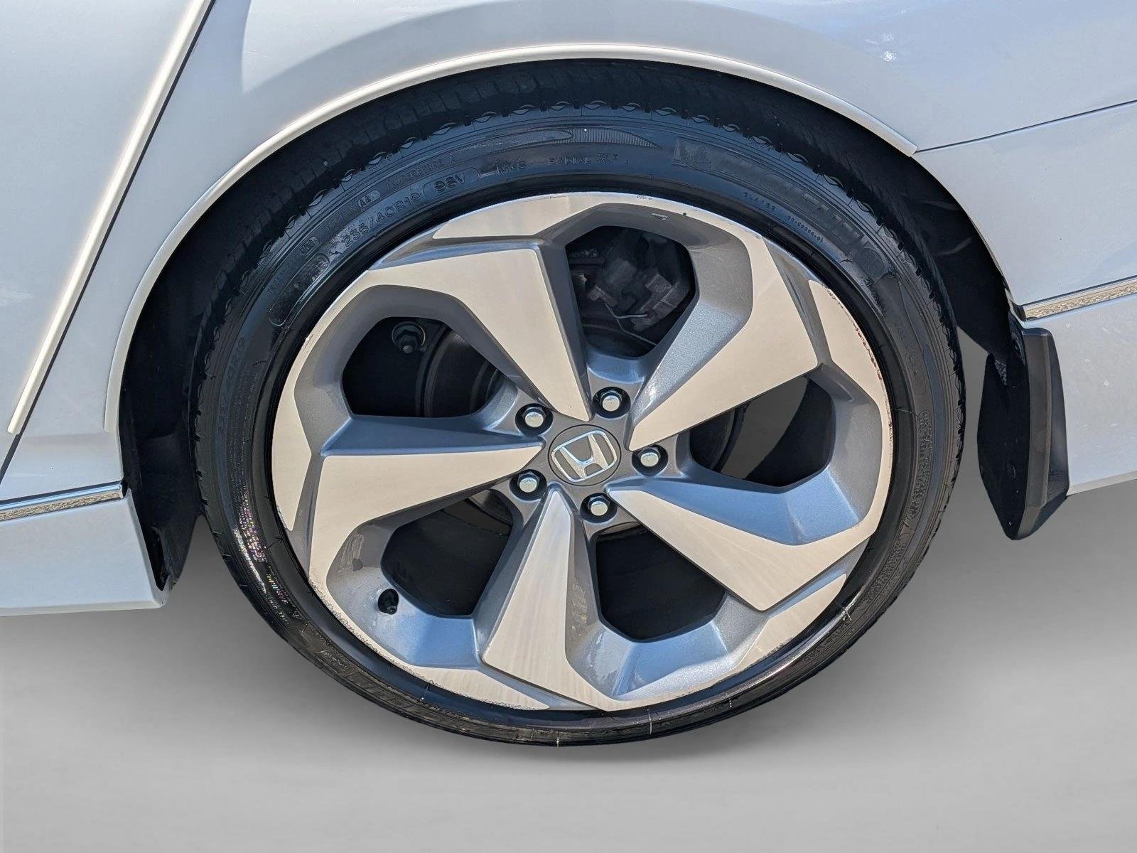 Used 2018 White Honda Touring 1.5T image 22