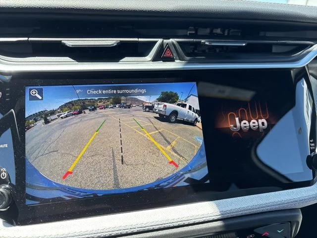 New 2026 Bright White Clear-Coat Exterior Paint Jeep Laredo image 10