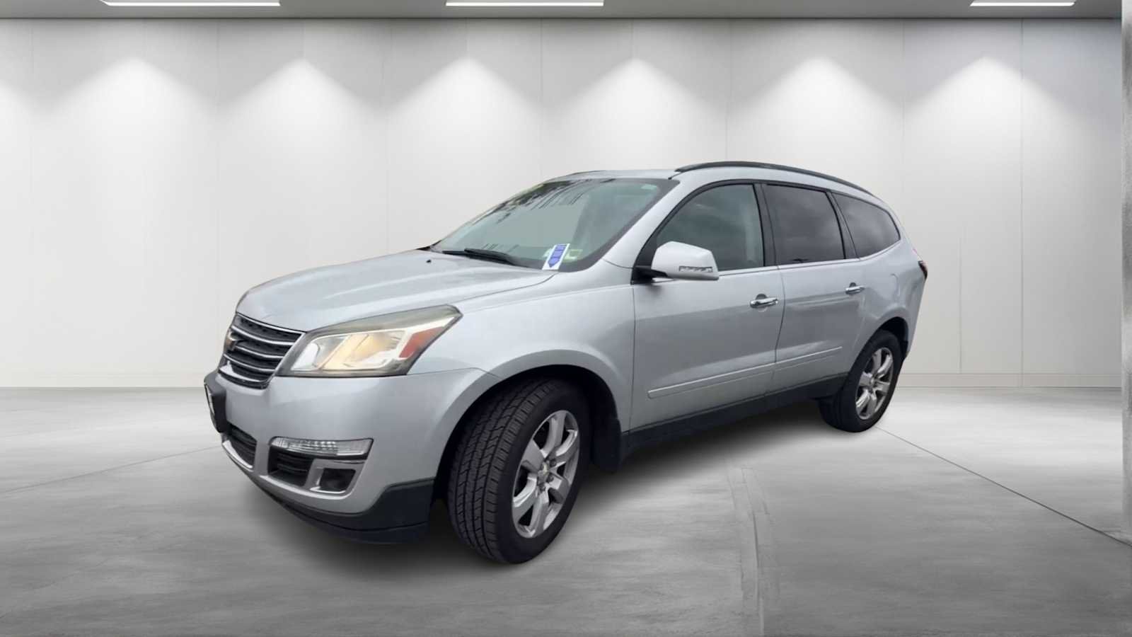 Used 2016 Silver Ice Metallic Chevrolet LT image 3