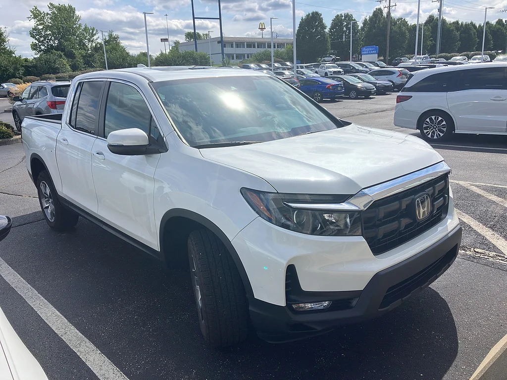 Certified Used 2024 WHITE Honda RTL image 1