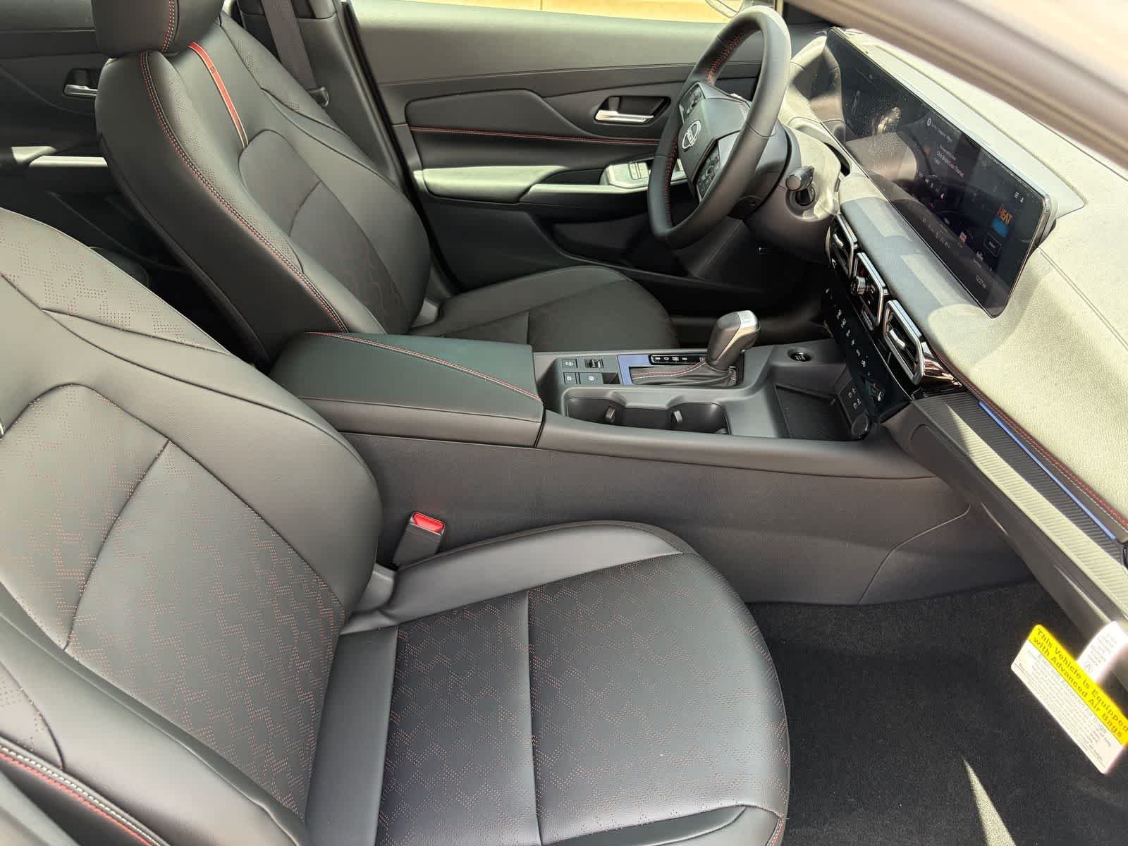 New 2026 Aspen White Tricoat/Super Black Nissan SR image 11