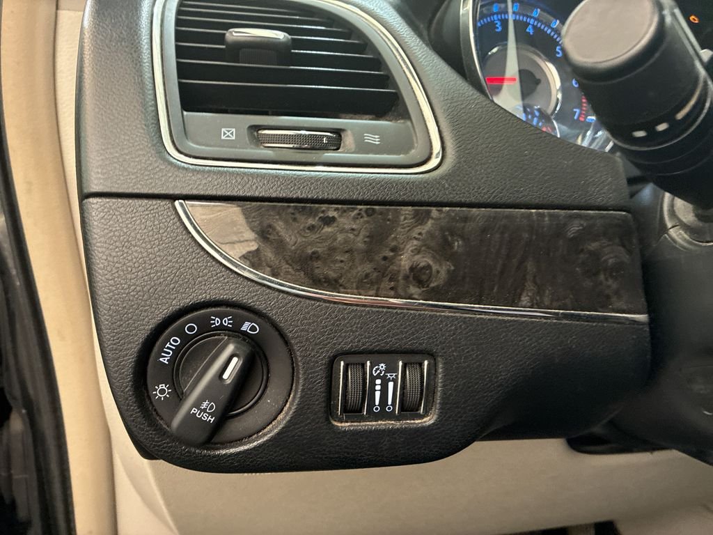 Used 2014 Black Chrysler Touring image 21