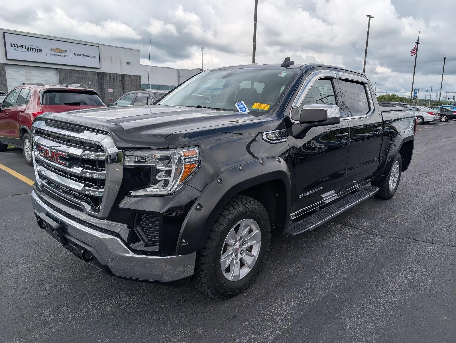 Used 2020 Onyx Black GMC SLE image 4