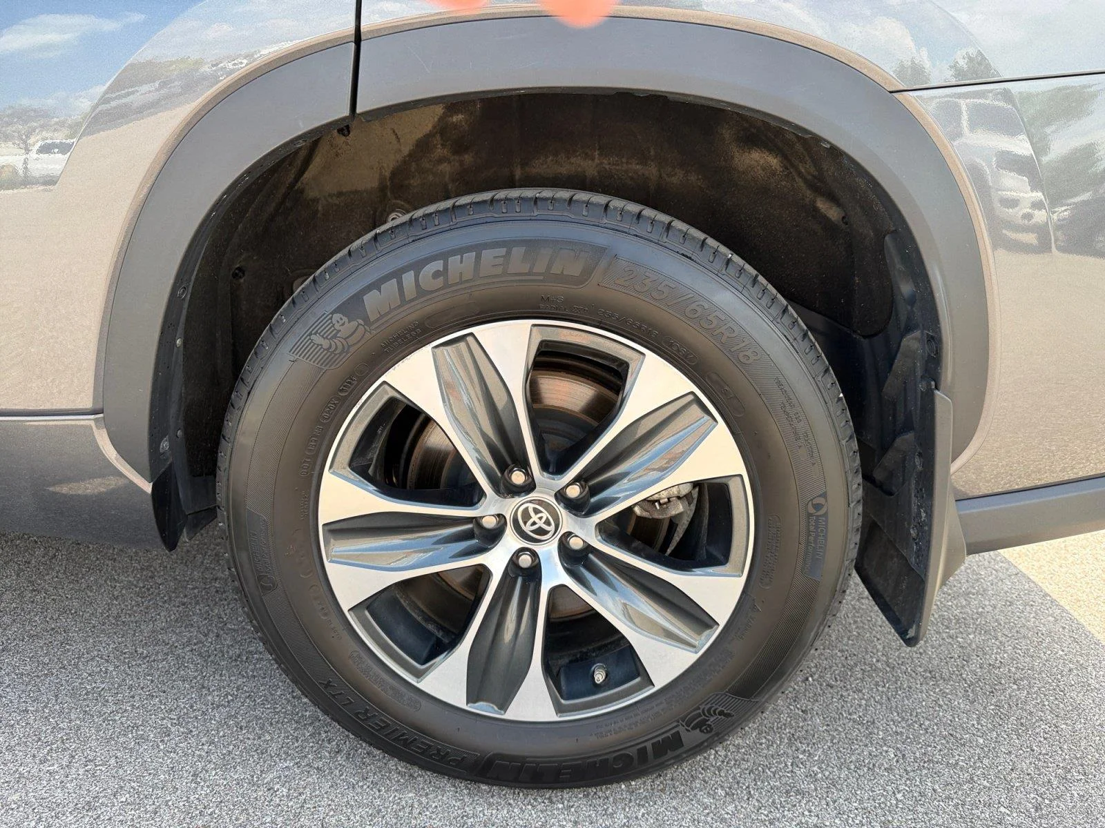 Used 2025  Toyota Platinum image 31