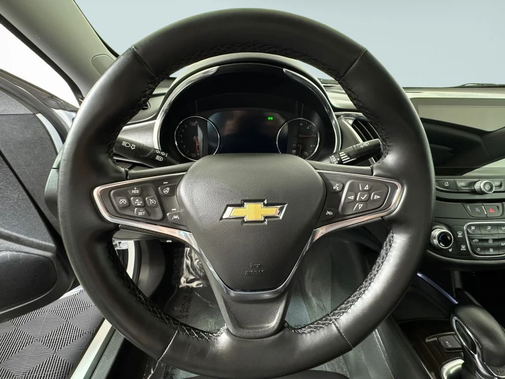 Used 2024 White Chevrolet LT image 29