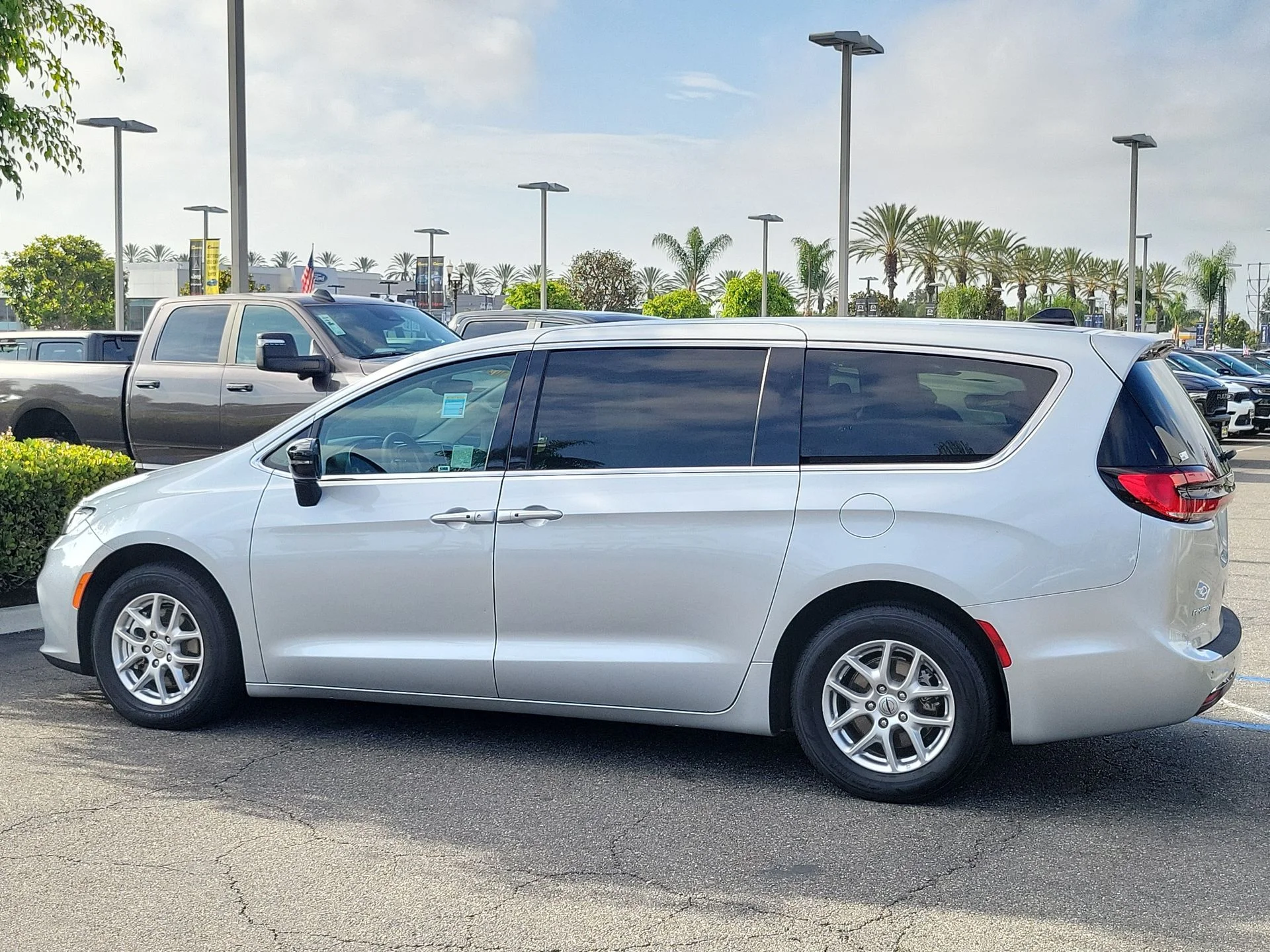 Used 2024 Silver Chrysler Touring L image 2
