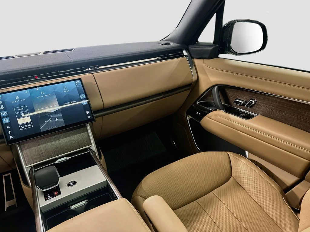 New 2026 Belgravia Green Metallic Land Rover SE image 24