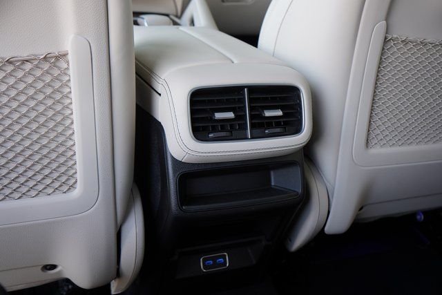 New 2026 MANUFAKTUR Moonlight White Metallic Mercedes-Benz AMG® GLE 63 S 4MATIC+ SUV image 38