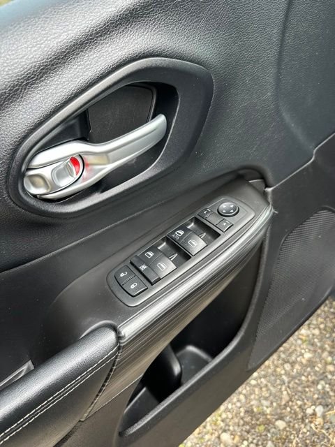 Used 2014 Billet Silver Metallic Jeep Limited image 11