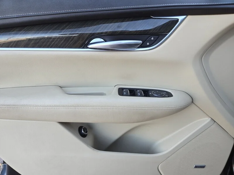 Used 2018 Stellar Black Metallic Cadillac FWD image 13