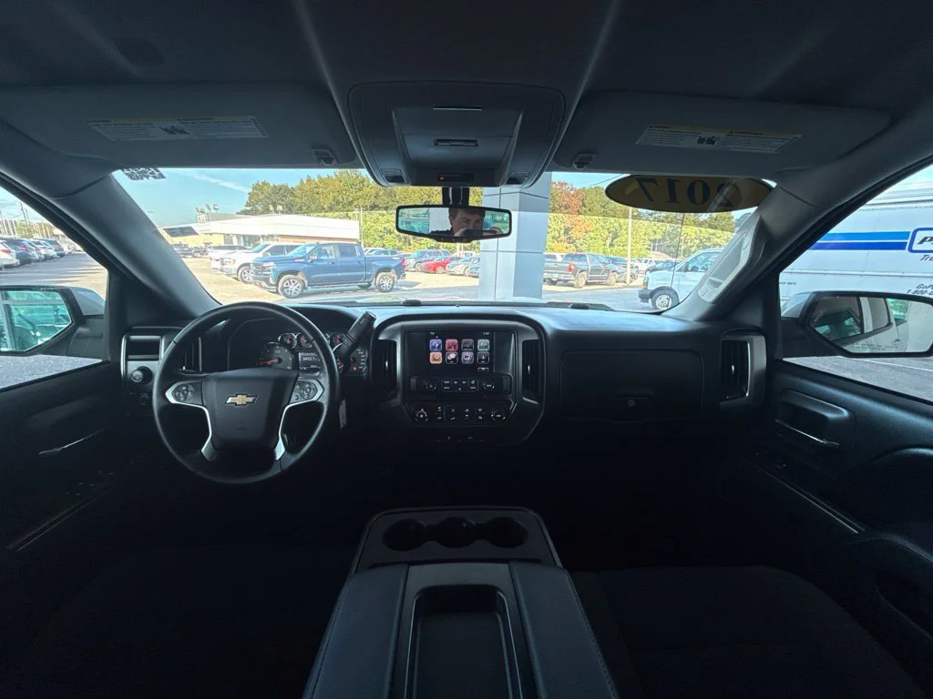 Used 2017 SUMMIT WHITE Chevrolet LT image 19