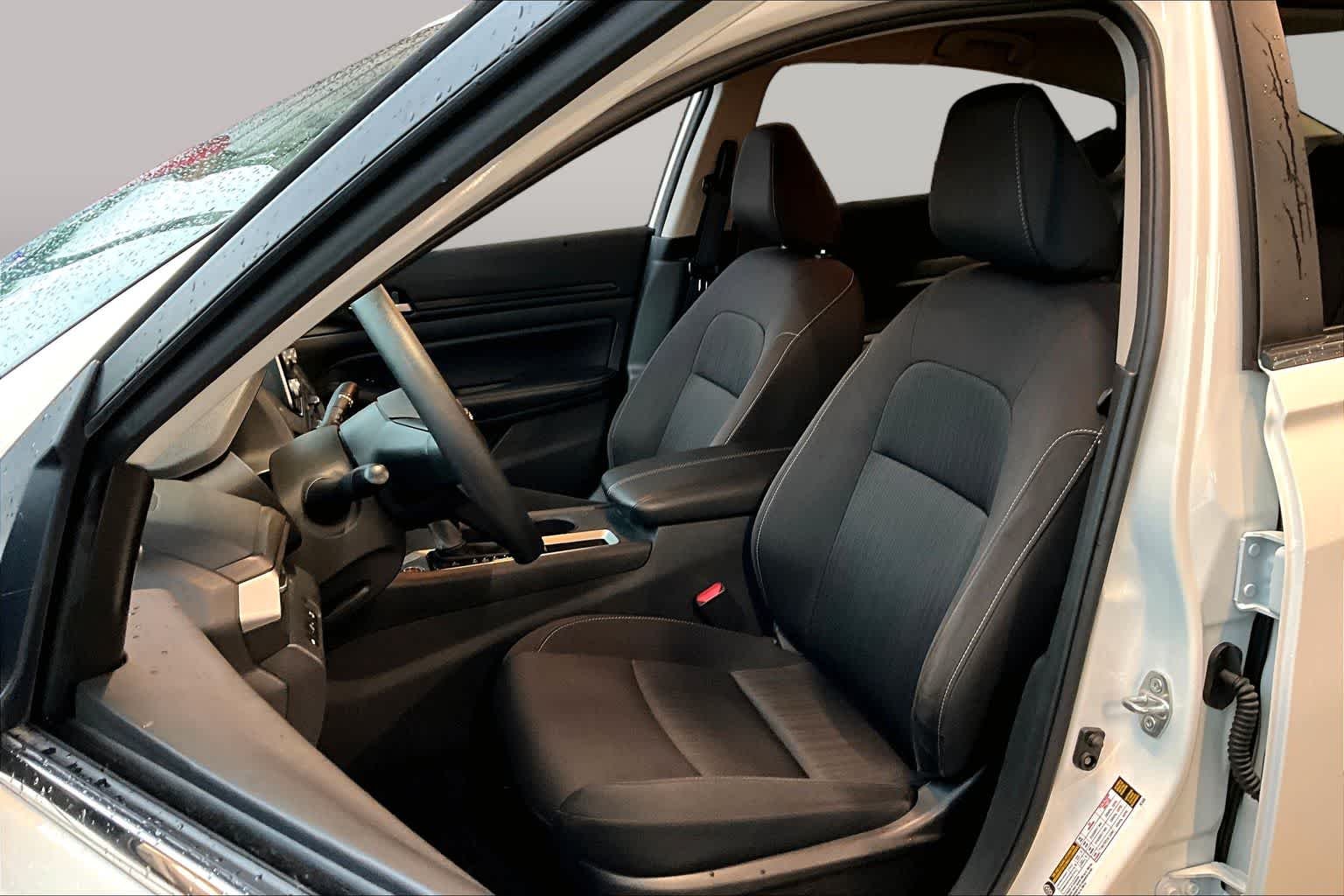 Used 2025 Glacier White Nissan SV image 8