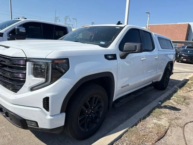 Used 2023 SUMMIT WHITE GMC Elevation image 2