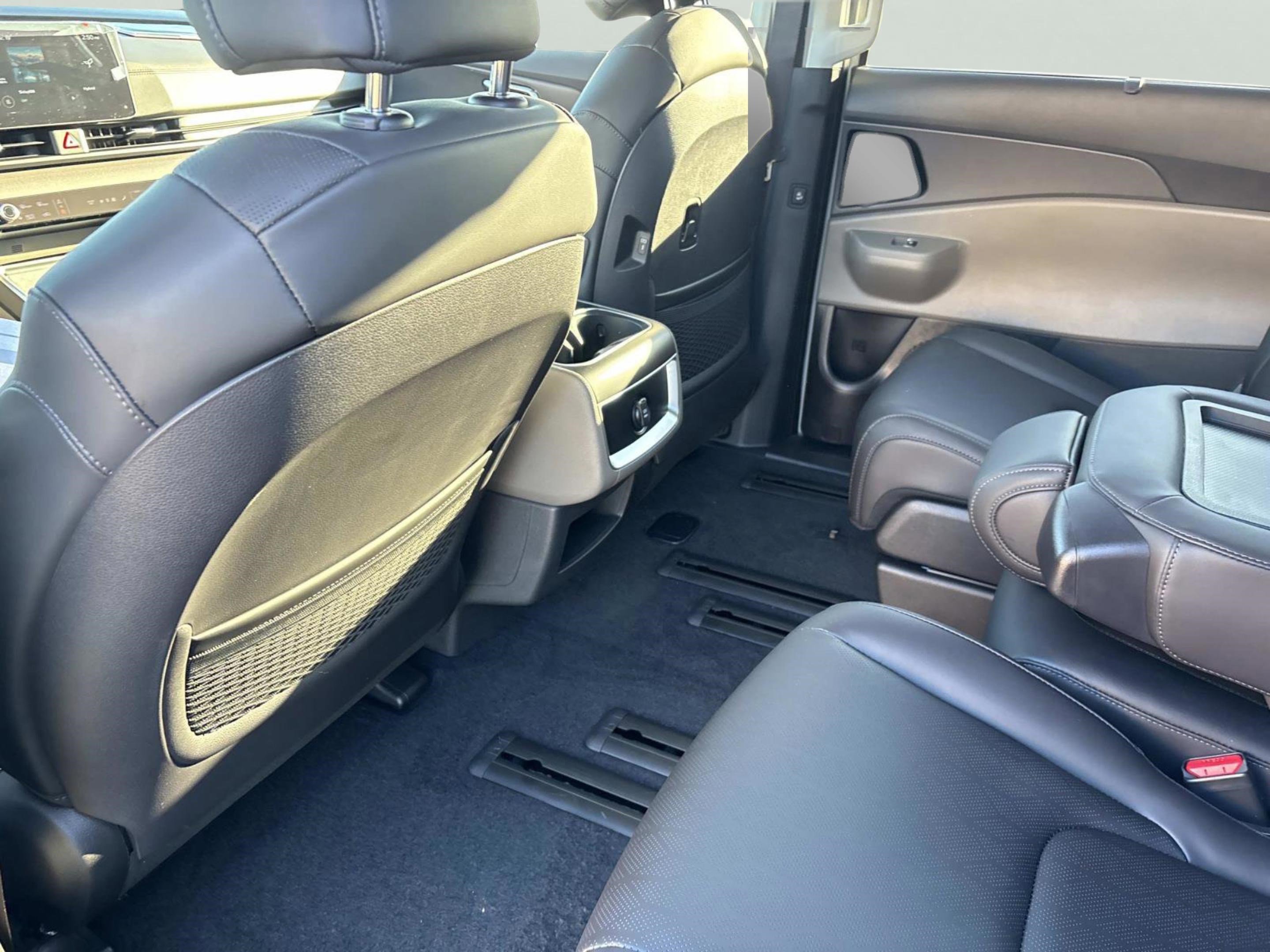 New 2026 Ceramic Silver Kia EX image 17