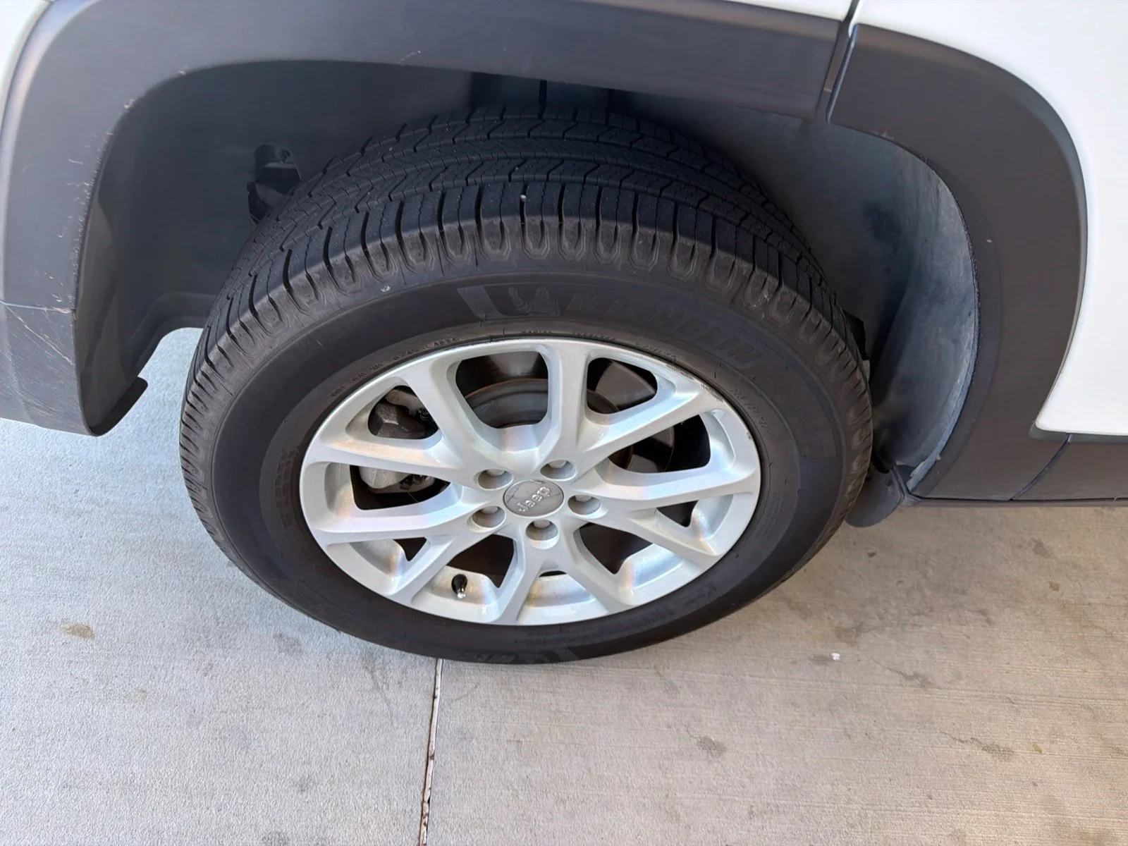 Used 2016 White Jeep Latitude image 18