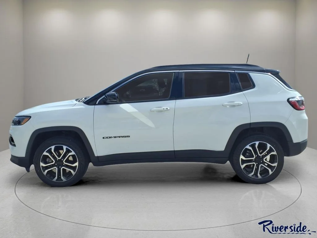 Used 2024 White/off-white Jeep Limited image 5