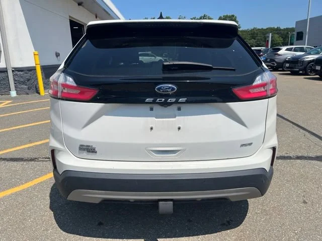Used 2021 White Metallic Ford SEL image 4