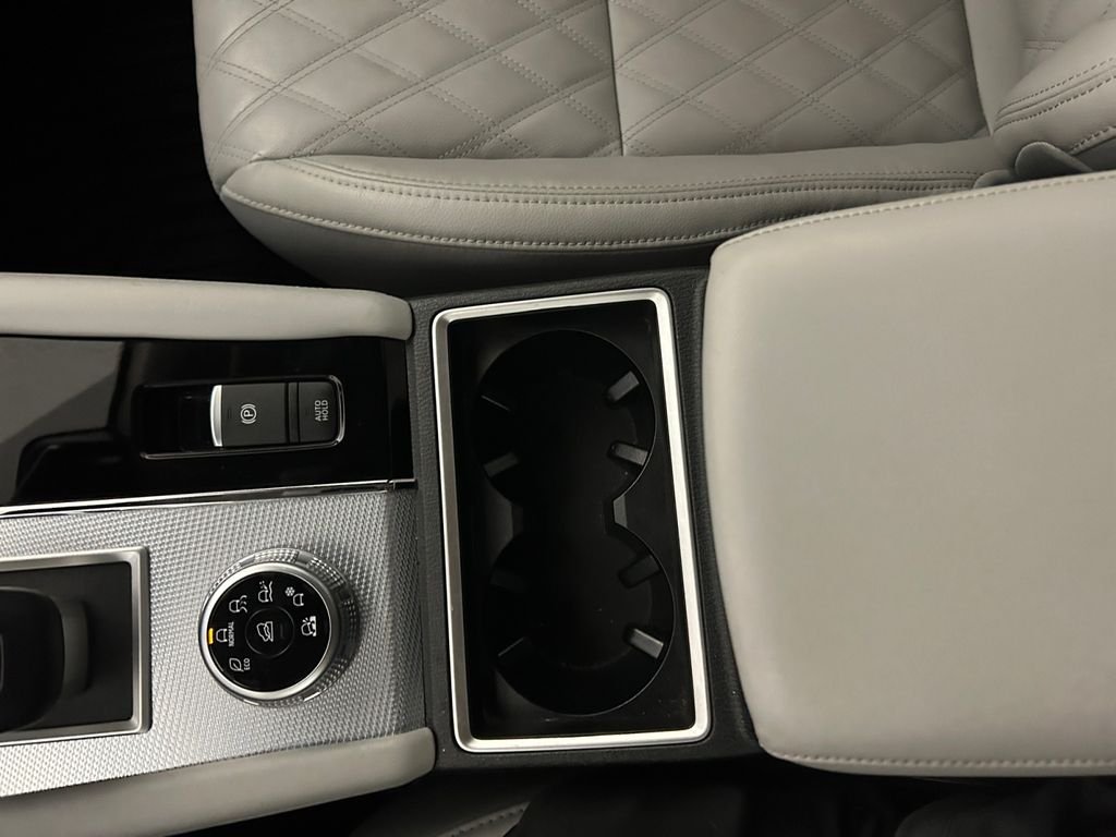 Used 2023 White Mitsubishi SEL image 23