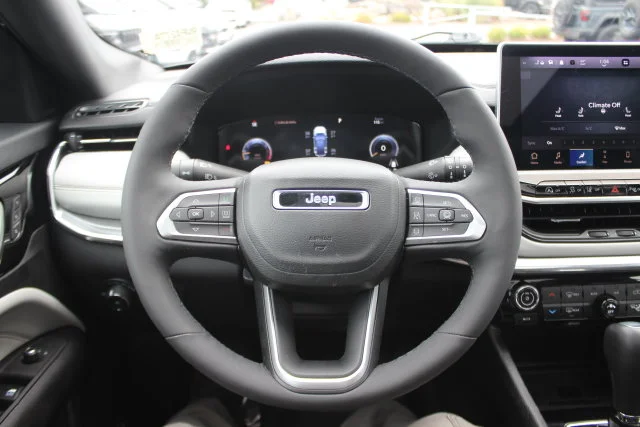 Used 2023 Silver Jeep Limited image 17