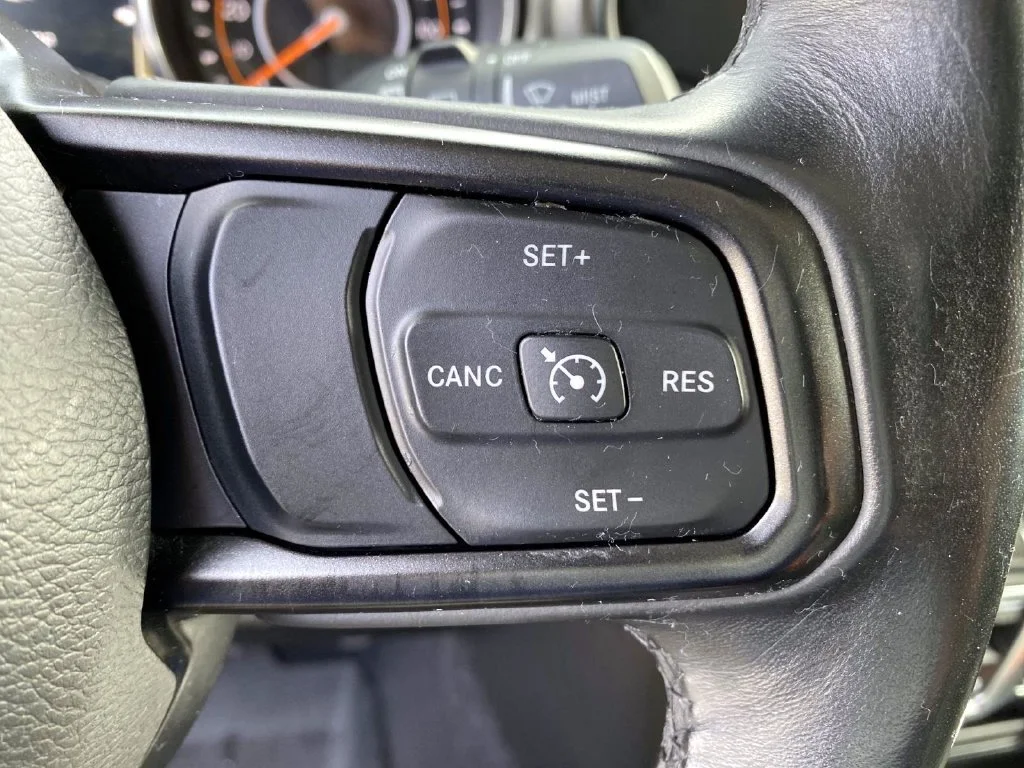 Used 2019 Gray Clearcoat Jeep Sport S image 18