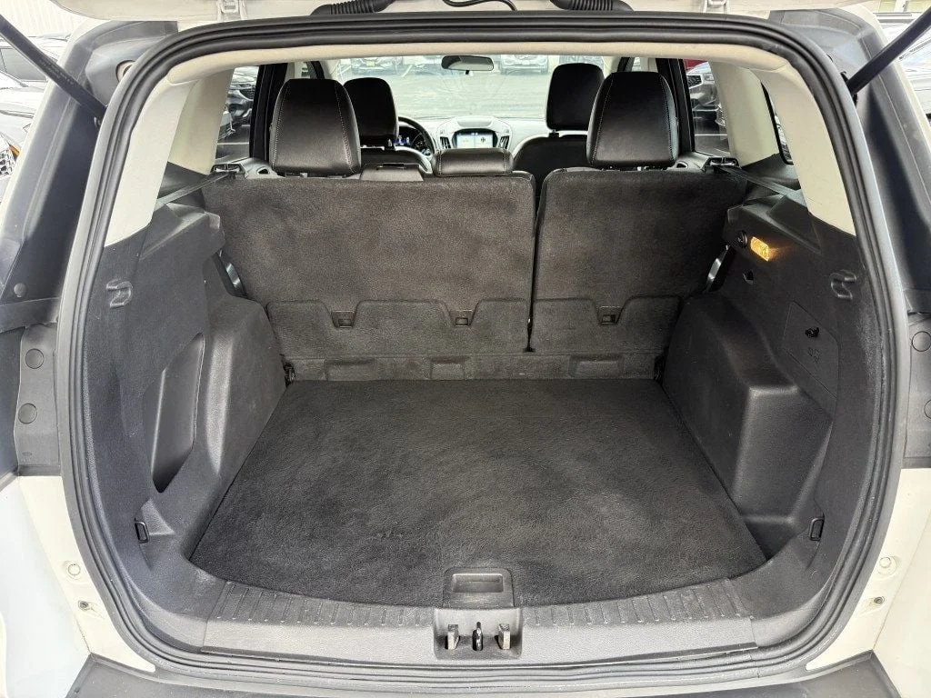 Used 2019 White Platinum Metallic Tri-Coat Ford SE FWD image 6