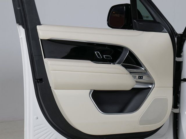 Certified Used 2023 Ostuni White Pearl Land Rover SE image 26