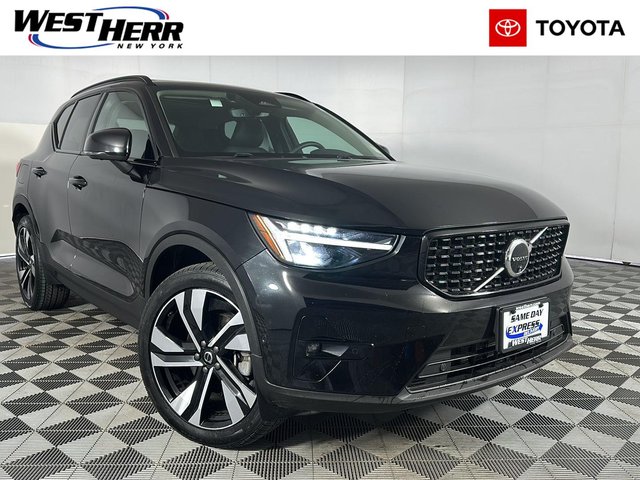 2024 Volvo XC40 Plus Dark Theme