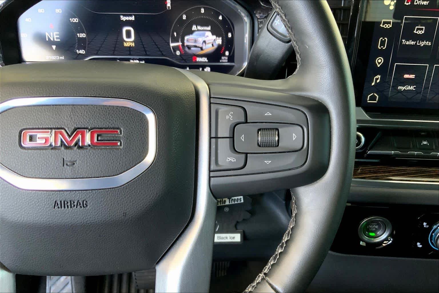 Used 2024 Onyx Black GMC Elevation image 25