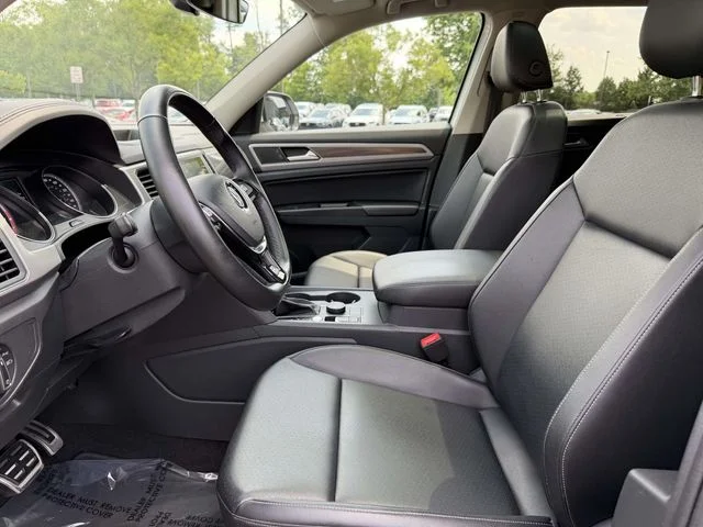 Used 2019 Pure White Volkswagen 3.6L V6 SE image 14