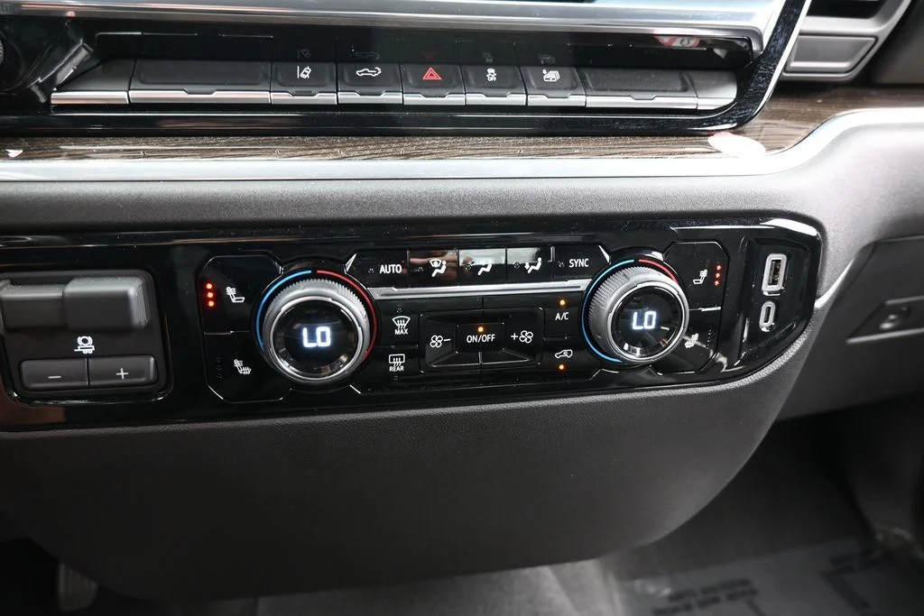 Used 2025 Summit White Chevrolet LT image 25