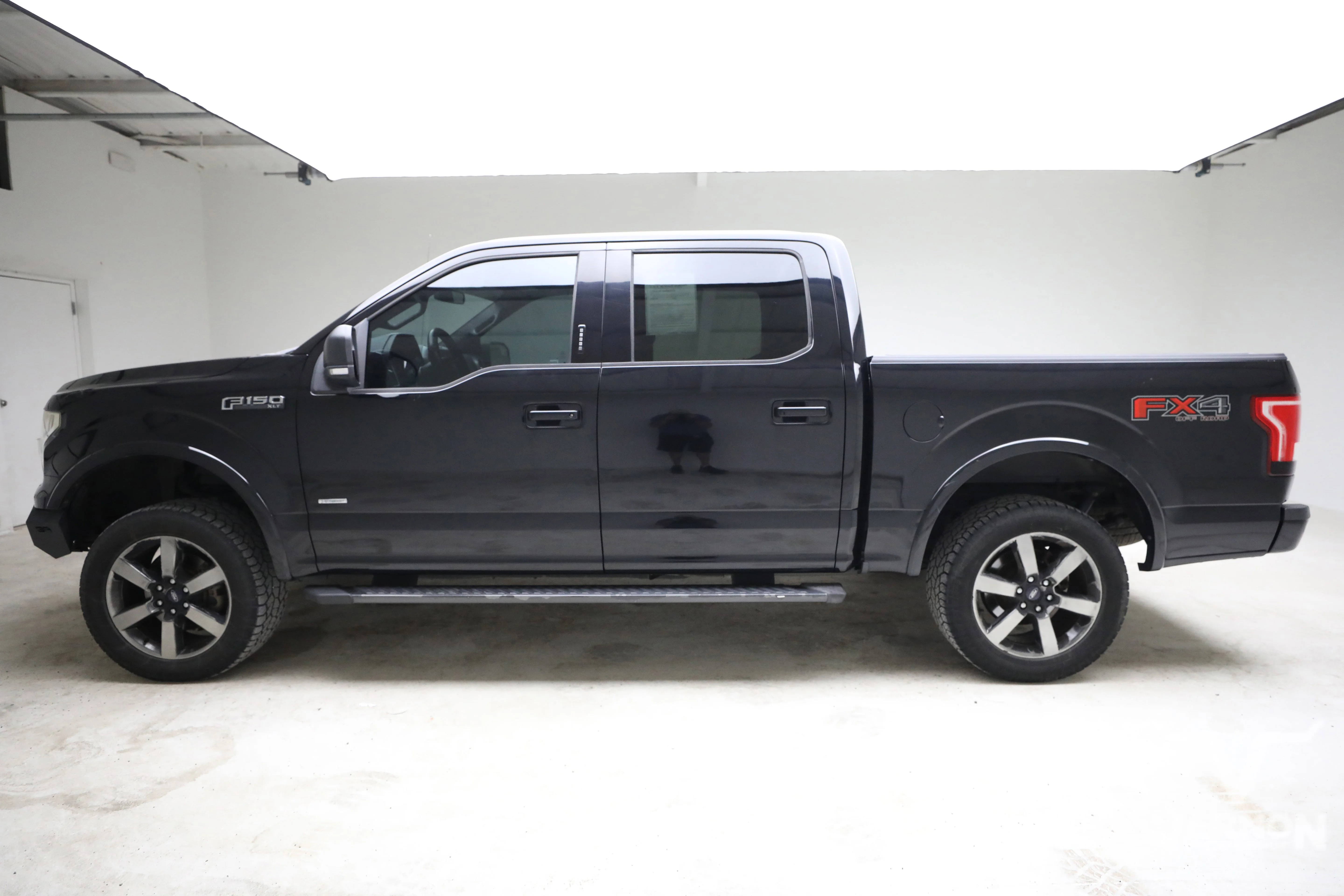 Pre-Owned 2016 Ford F-150 XLT Crew Cab 4x4 Fx4