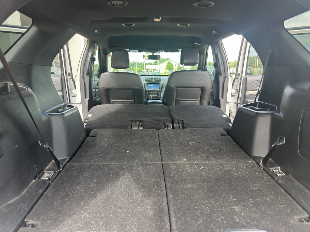Used 2018 White Platinum Metallic Tri-Coat Ford XLT image 36