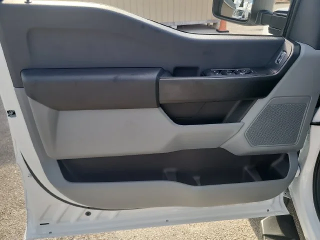 New 2027 Oxford White Ford XL 4WD CREW CAB image 16