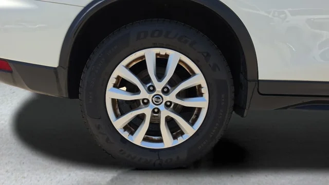 Used 2018 Glacier White Nissan SV image 13