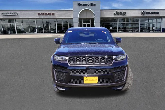 New 2026 Diamond Black Crystal Pearlcoat Jeep Altitude image 8