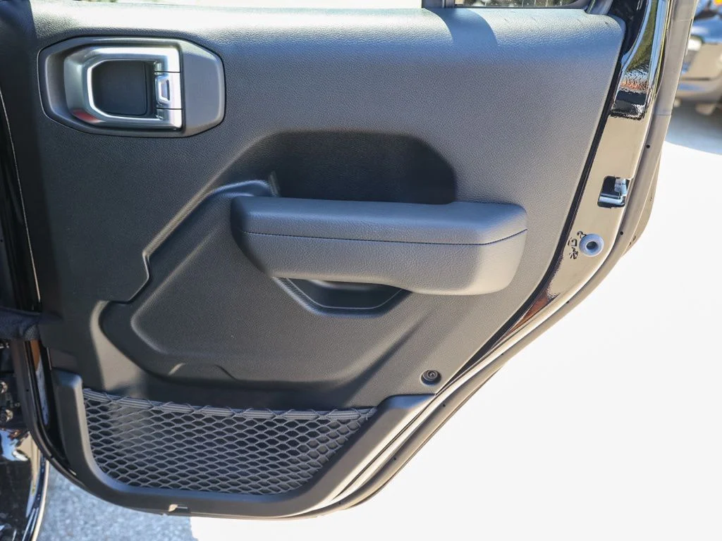 New 2026 Black Clear-Coat Exterior Paint Jeep  image 19