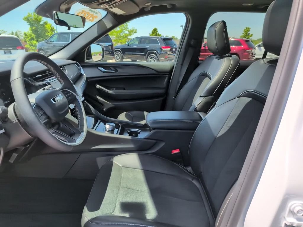 Used 2025 White Jeep Altitude X image 25
