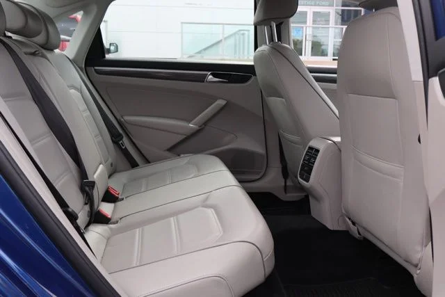 Used 2017 Blue Volkswagen 1.8T SE image 30