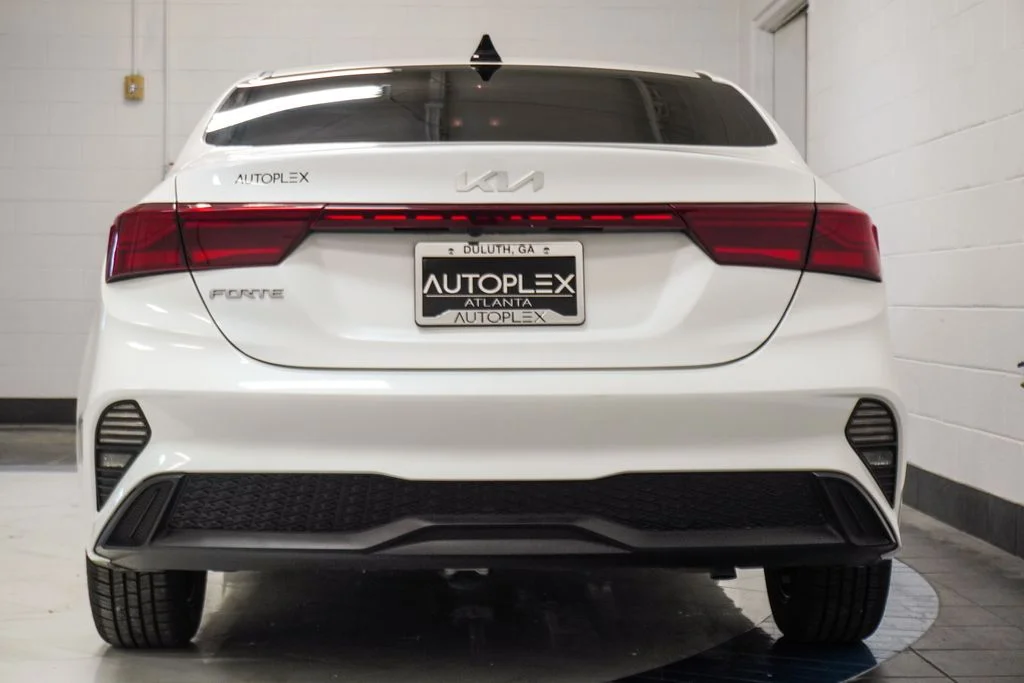 Used 2024 White Kia LXS image 31