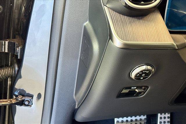 New 2026 Graphite Grey Metallic Mercedes-Benz GLC 300 image 39